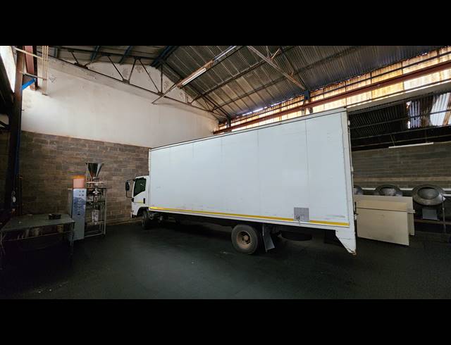 450M² WAREHOUSE TO LET IN EASTLEIGH
